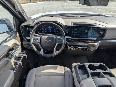 Used 2024 Chevrolet Silverado 1500 RST AWD/4WD image 16