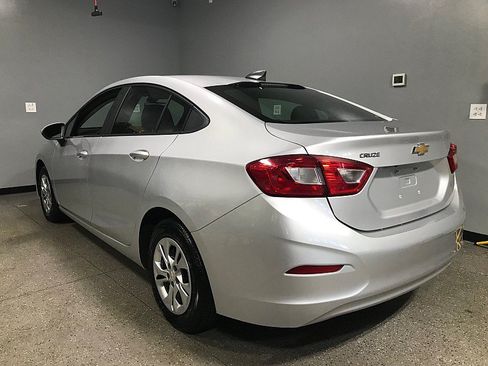 Used 2019 Chevrolet Cruze LS w/ LS Fleet Convenience Package FWD image 5
