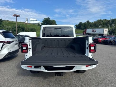 Used 2023 Jeep Gladiator Overland AWD/4WD image 17