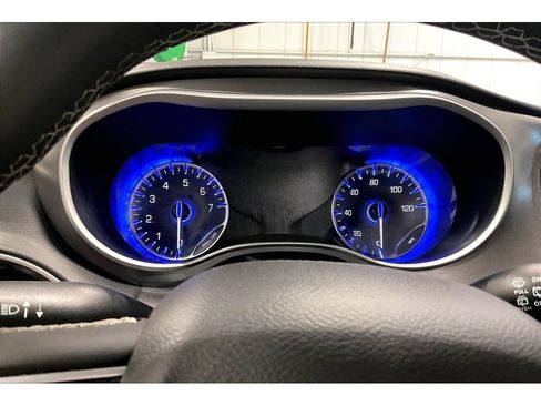 Used 2024 Chrysler Pacifica Touring-L FWD image 21