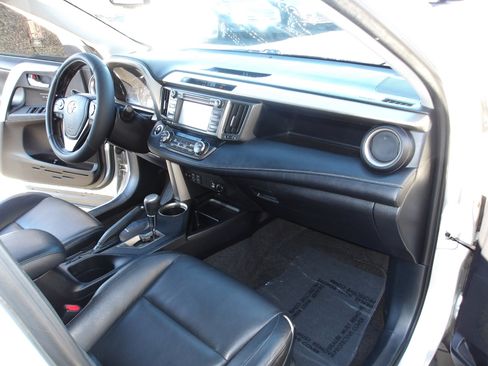 Used 2015 Toyota RAV4 Limited image 13