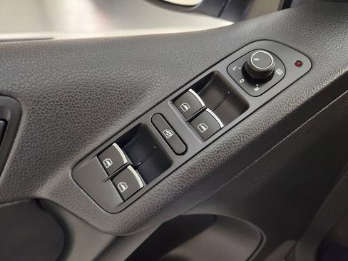 Used 2016 Volkswagen Tiguan SE FWD image 23