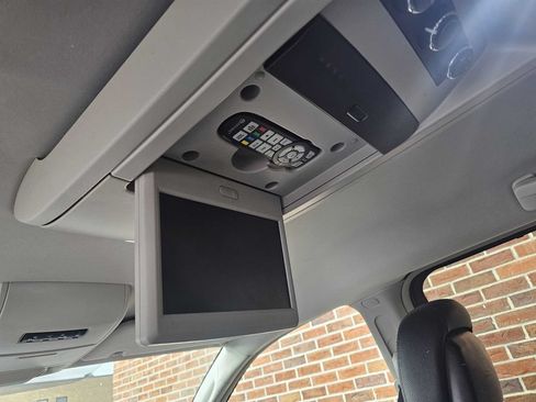 Used 2015 Chrysler Town & Country Touring-L w/ Driver Convenience Group FWD image 16