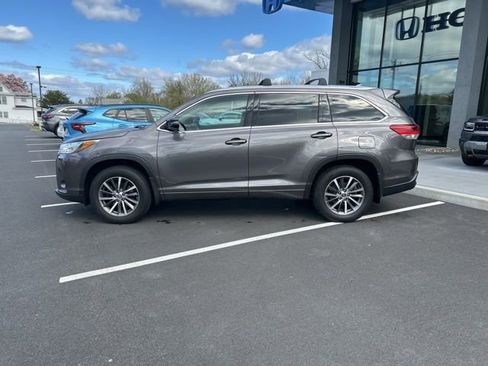 Used 2017 Toyota Highlander XLE image 7