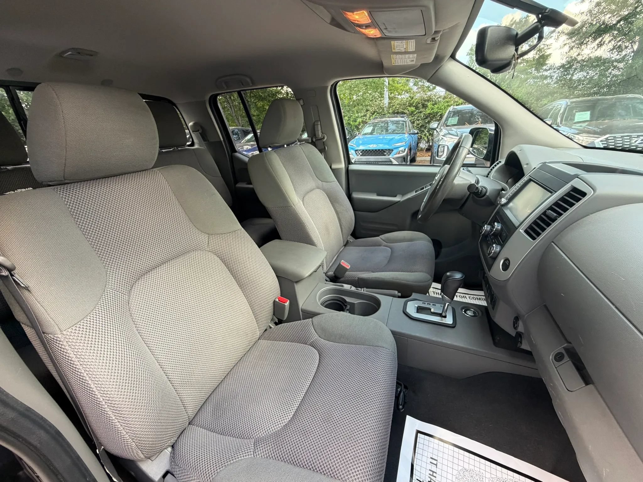 Used 2020 Nissan Frontier SV w/ Midnight Edition Floor Mats AWD/4WD image 9