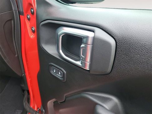 Used 2025 Jeep Wrangler Sport image 15