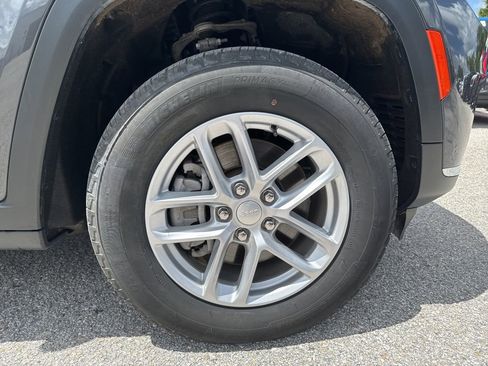 Certified 2024 Jeep Grand Cherokee L Laredo w/ Luxury Tech Group I image 18