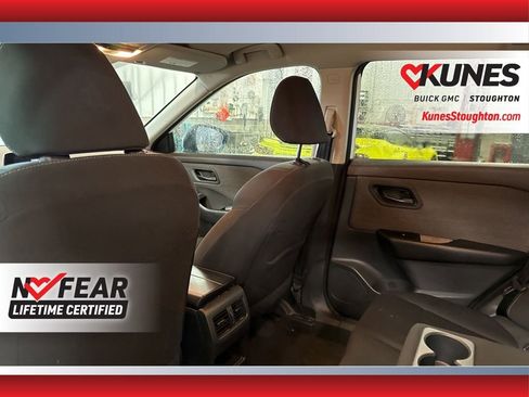 Used 2023 Nissan Rogue S image 33