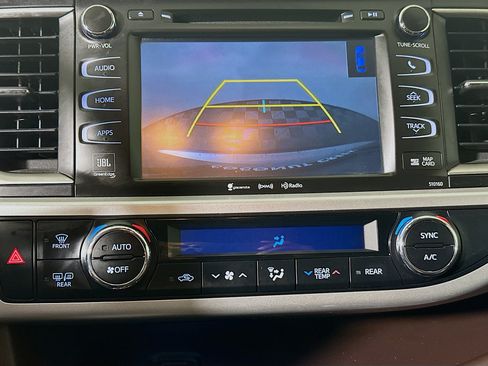 Used 2016 Toyota Highlander Limited AWD/4WD image 25