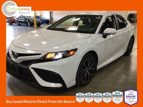 Used 2023 Toyota Camry SE image 1
