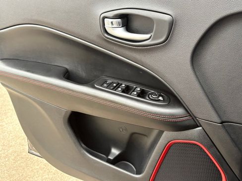 Used 2018 Jeep Compass Trailhawk w/ Navigation Group image 26