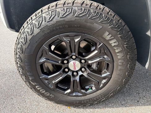 Used 2024 GMC Canyon Elevation w/ Elevation Premium Package image 40