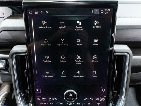 Used 2025 GMC Yukon Denali image 19