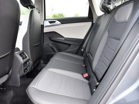 New 2025 Volkswagen Taos SE image 18