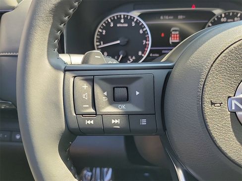 New 2025 Nissan Pathfinder SV image 6