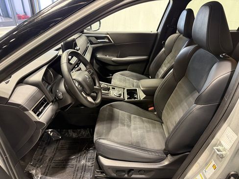 Used 2024 Mitsubishi Outlander SE image 21