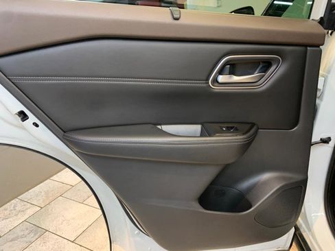 Used 2021 Nissan Rogue SV w/ Premium Package image 37