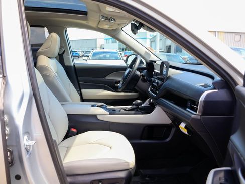 Used 2026 Toyota Grand Highlander FWD image 9