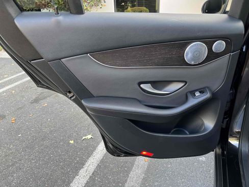 Used 2020 Mercedes-Benz GLC 300 4MATIC w/ Premium Package image 62