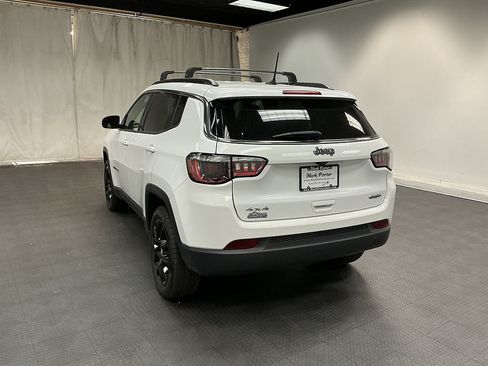 Used 2022 Jeep Compass Latitude AWD/4WD image 3
