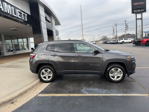 Used 2023 Jeep Compass Latitude w/ Convenience Group image 4