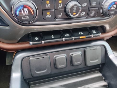Used 2015 Chevrolet Silverado 1500 High Country w/ High Country Premium Package AWD/4WD image 12