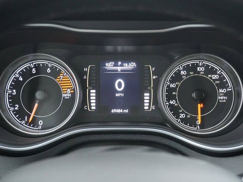 Used 2020 Jeep Cherokee Latitude Plus w/ Cold Weather Group image 10