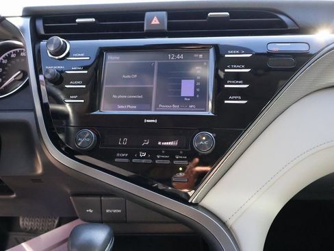Used 2020 Toyota Camry SE image 21