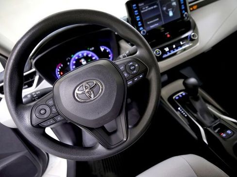 Used 2022 Toyota Corolla LE FWD image 7
