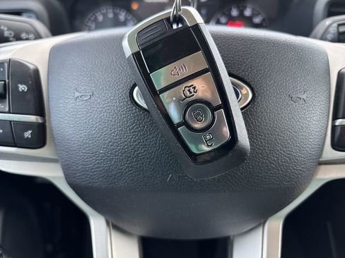 Used 2021 Ford Explorer XLT image 43