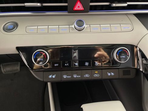 New 2025 Hyundai Elantra Limited image 22