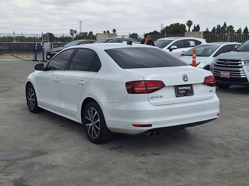 Used 2017 Volkswagen Jetta SE FWD image 7