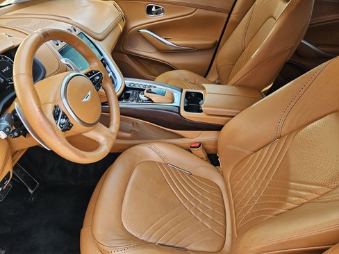 Used 2021 Aston Martin DBX image 14