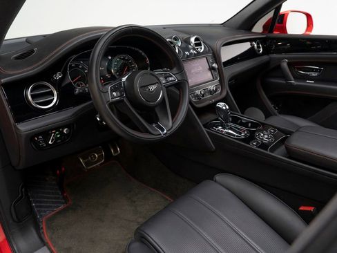 Used 2019 Bentley Bentayga V8 image 13