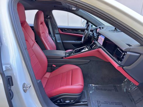 Used 2025 Porsche Panamera 4S w/ Premium Package image 16