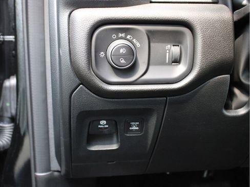 New 2026 RAM 1500 Express AWD/4WD image 15