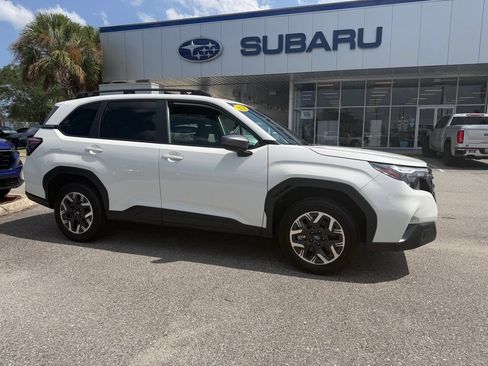 Used 2026 Subaru Forester Premium AWD/4WD image 1