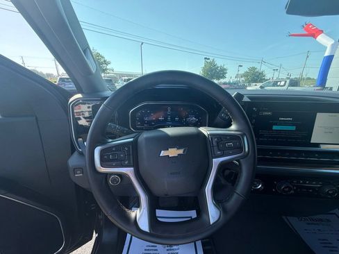 Used 2024 Chevrolet Silverado 1500 LT AWD/4WD image 12
