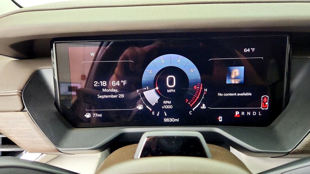 Used 2025 GMC Acadia Denali w/ Super Cruise Package FWD image 13