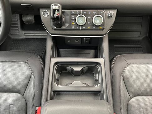 Used 2022 Land Rover Defender 110 X-Dynamic SE AWD/4WD image 36