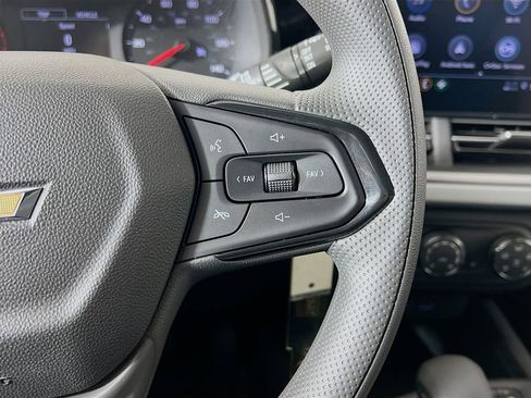 New 2026 Chevrolet Trax LS w/ LS Convenience Package FWD image 32