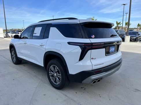 Used 2025 Chevrolet Traverse LT w/ Driver Confidence Package image 5