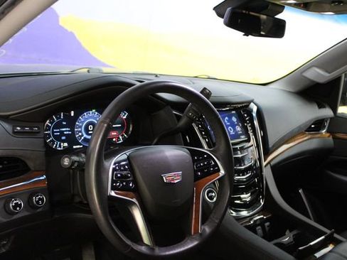 Used 2017 Cadillac Escalade ESV Premium Luxury AWD/4WD image 14