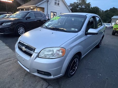 Used 2011 Chevrolet Aveo LT FWD image 4