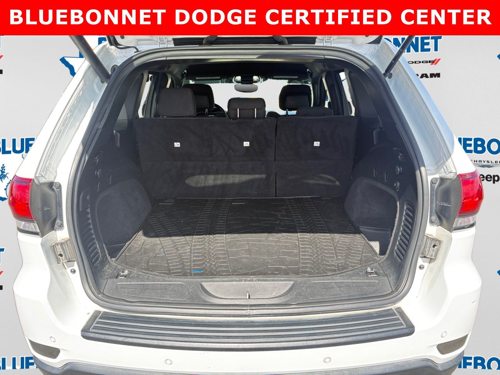 Used 2019 Jeep Grand Cherokee Laredo RWD image 22