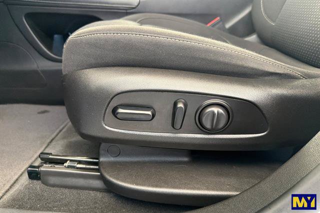Used 2021 GMC Acadia SLE w/ Driver Convenience Package FWD image 13