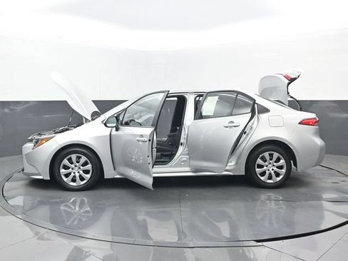 Used 2026 Toyota Corolla LE FWD image 32