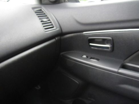 Used 2018 Mitsubishi Outlander Sport LE AWD/4WD image 31