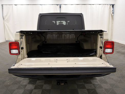 Used 2022 Jeep Gladiator Sport AWD/4WD image 7