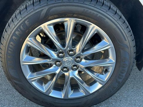 Used 2021 Buick Enclave Essence w/ Sound and Sites Package image 6